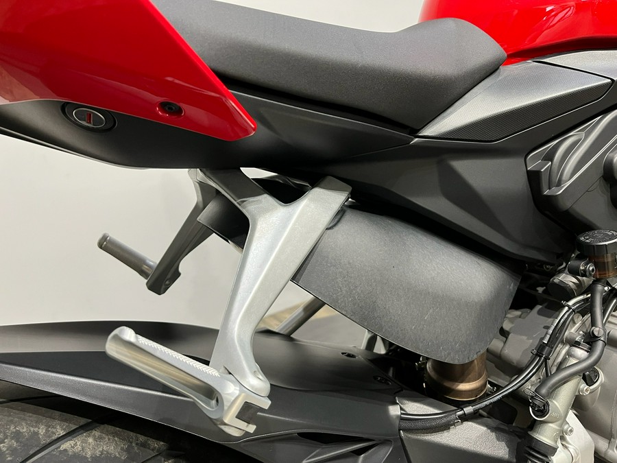 2024 Ducati Streetfighter V2