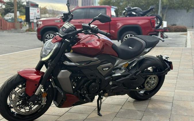 2026 Ducati XDiavel V4 Burning Red