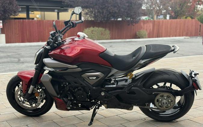 2026 Ducati XDiavel V4 Burning Red