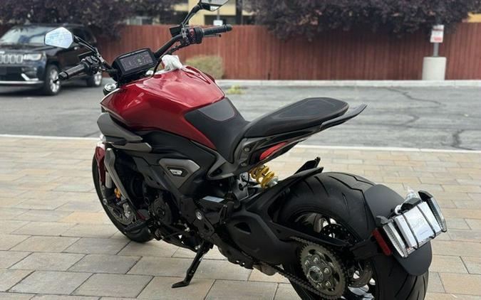 2026 Ducati XDiavel V4 Burning Red