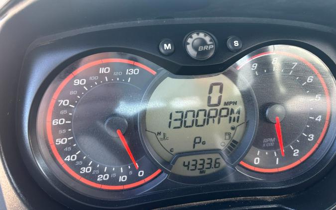 2019 Can-Am Defender XT CAB HD10