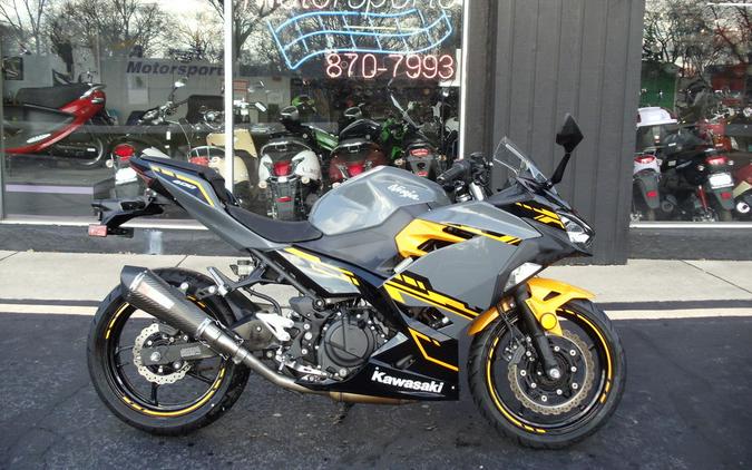 2018 Kawasaki Ninja® 400 ABS Pearl Solar Yellow/Pearl Storm Gray/Ebony
