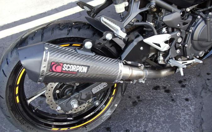 2018 Kawasaki Ninja® 400 ABS Pearl Solar Yellow/Pearl Storm Gray/Ebony