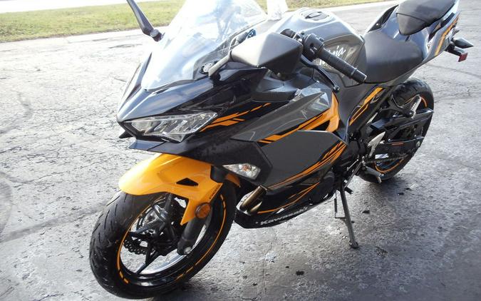 2018 Kawasaki Ninja® 400 ABS Pearl Solar Yellow/Pearl Storm Gray/Ebony