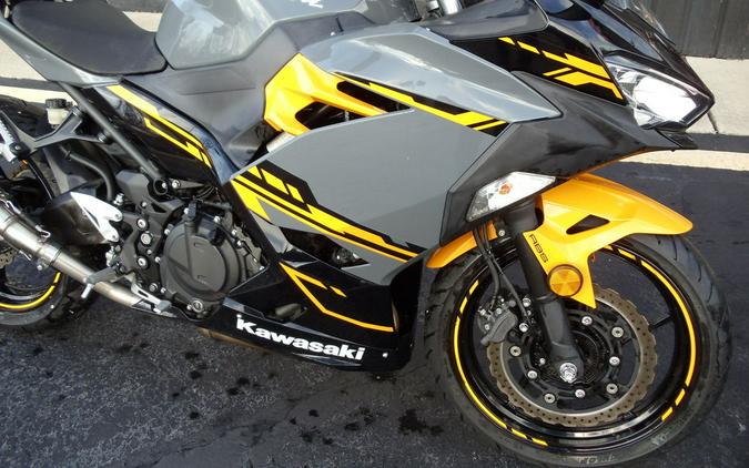 2018 Kawasaki Ninja® 400 ABS Pearl Solar Yellow/Pearl Storm Gray/Ebony