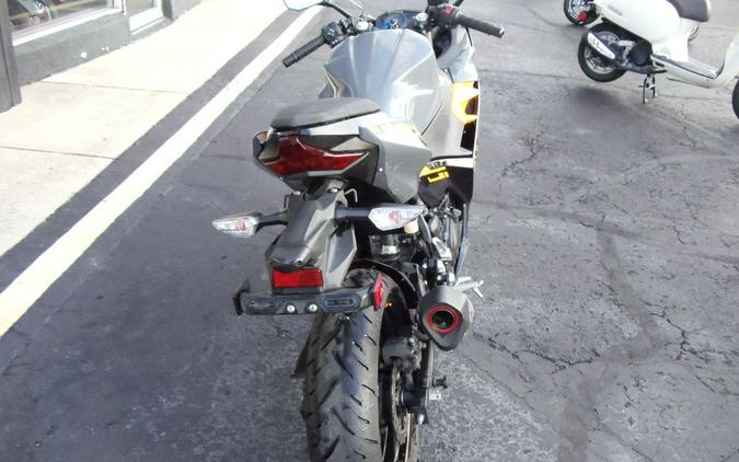 2018 Kawasaki Ninja® 400 ABS Pearl Solar Yellow/Pearl Storm Gray/Ebony