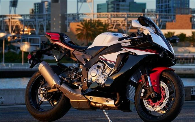 2016 Yamaha Motor Corp., USA YZF-R1S
