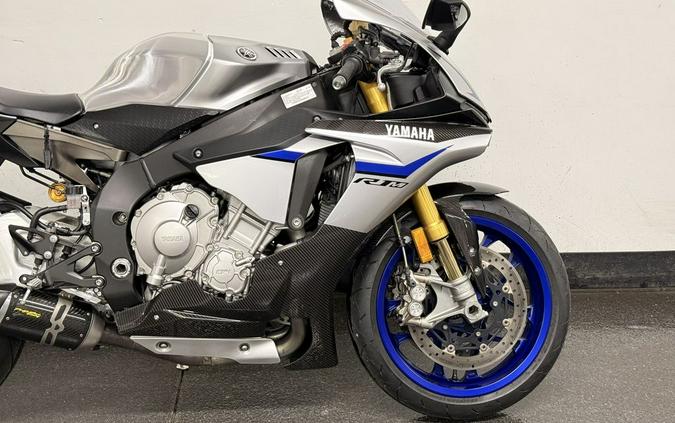 2016 Yamaha YZF-R1M