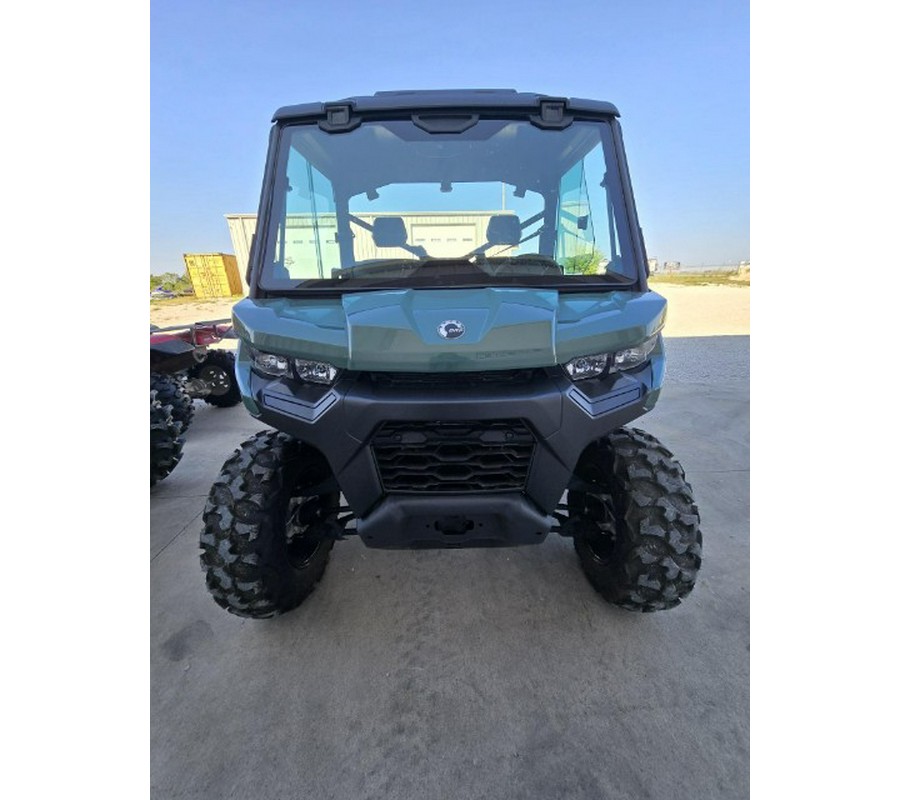 2025 Can-Am Defender DPS HD7