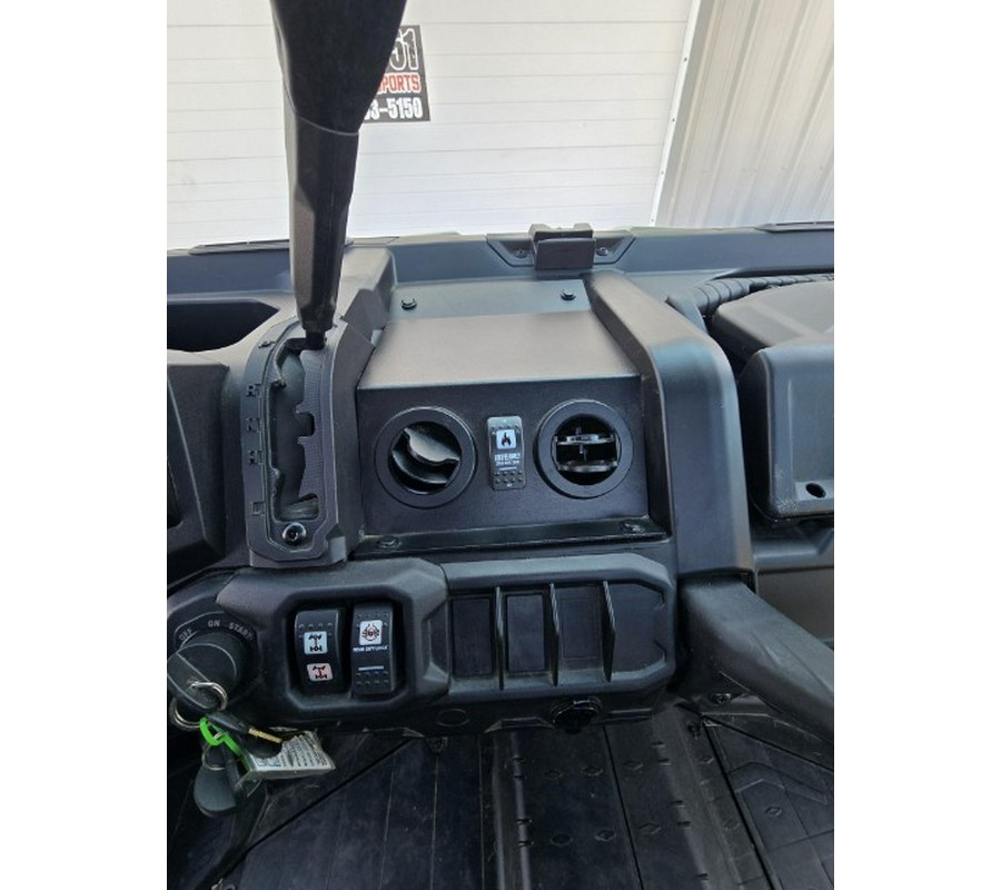 2025 Can-Am Defender DPS HD7