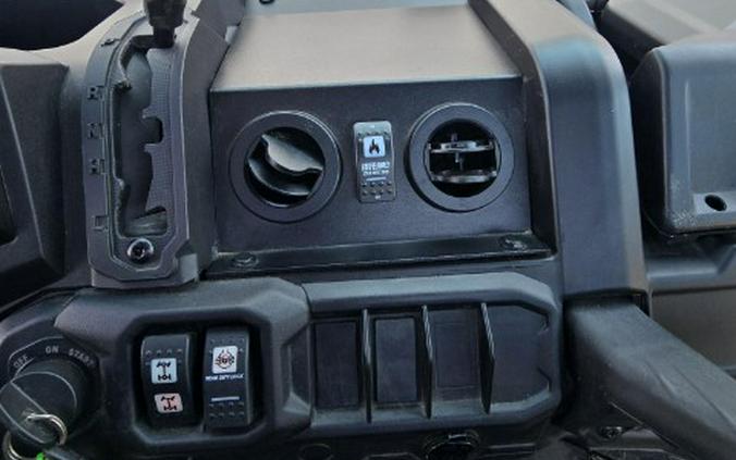 2025 Can-Am Defender DPS HD7