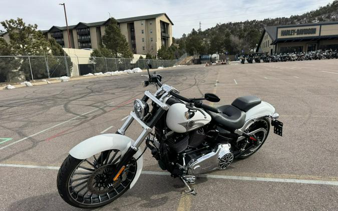 2017 Harley-Davidson® Breakout®