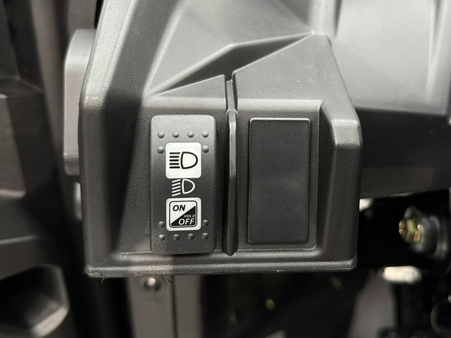 2026 Can-AM Commander DPS 700