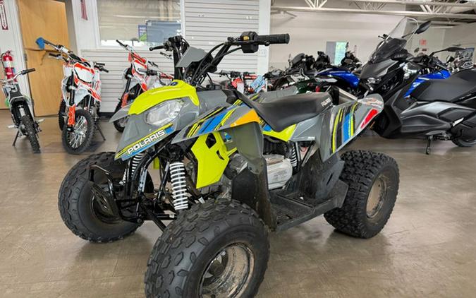 2023 Polaris OUTLAW 110 EFI - AVALANCHE GRAY / LIME
