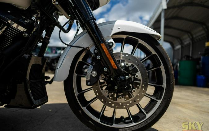 2025 HARLEY ROAD GLIDE 3