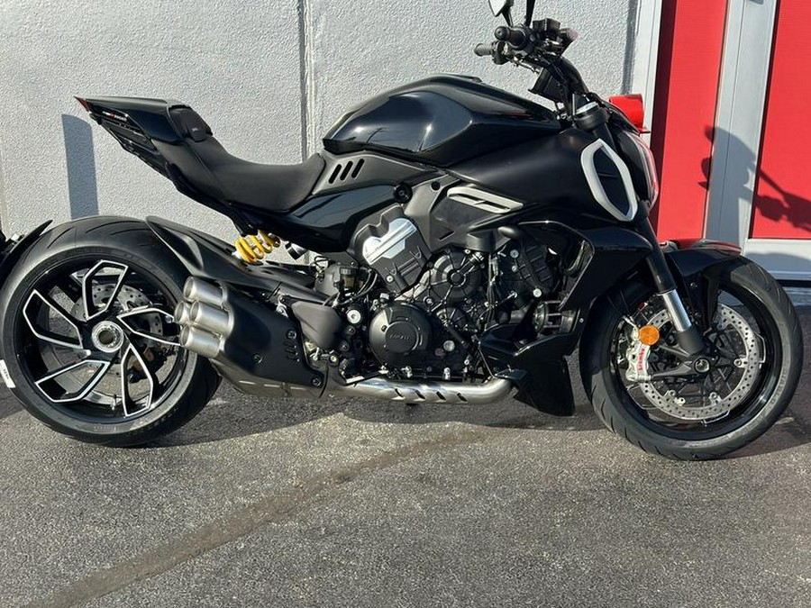 2024 Ducati Diavel V4 Black