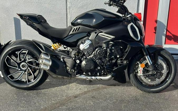 2024 Ducati Diavel V4 Black