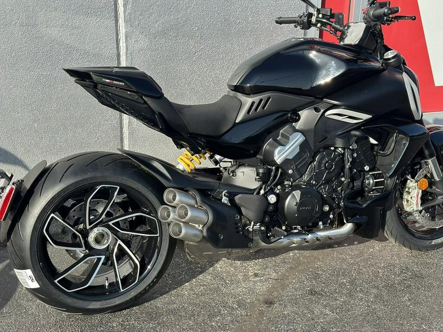 2024 Ducati Diavel V4 Black