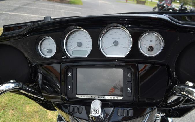 2017 Harley-Davidson® Street Glide® Special - FLHXS