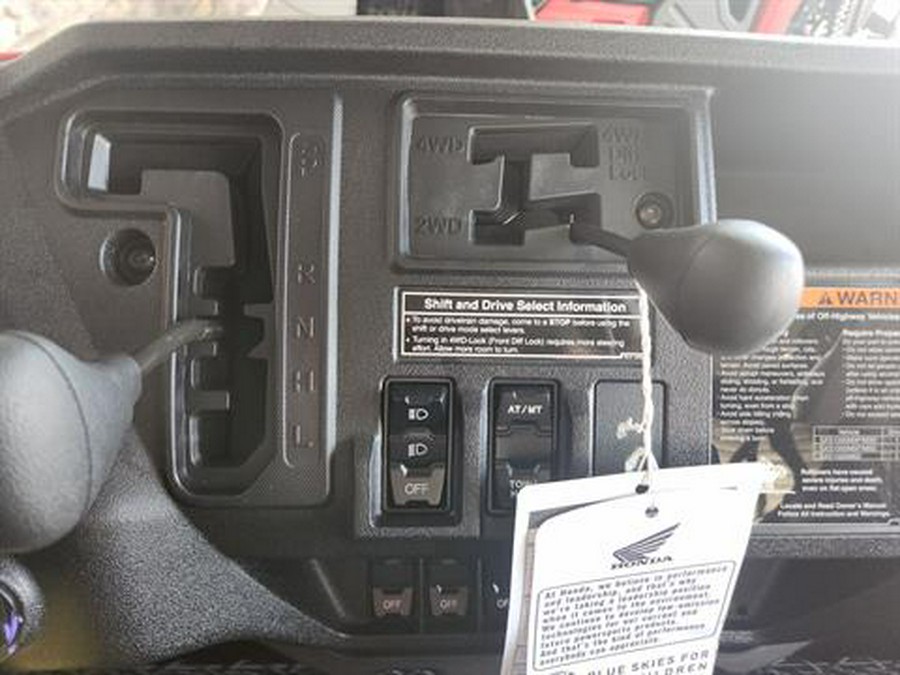 2025 Honda Pioneer 1000-6 Deluxe Crew