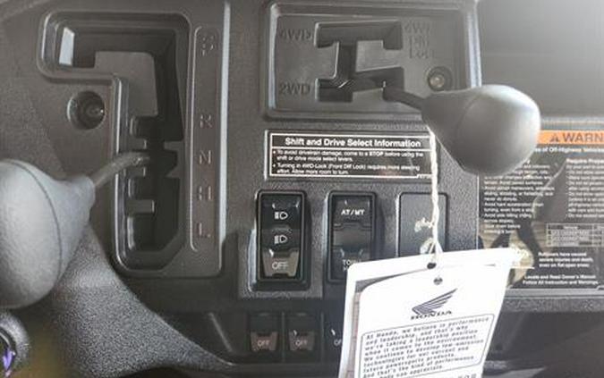 2025 Honda Pioneer 1000-6 Deluxe Crew