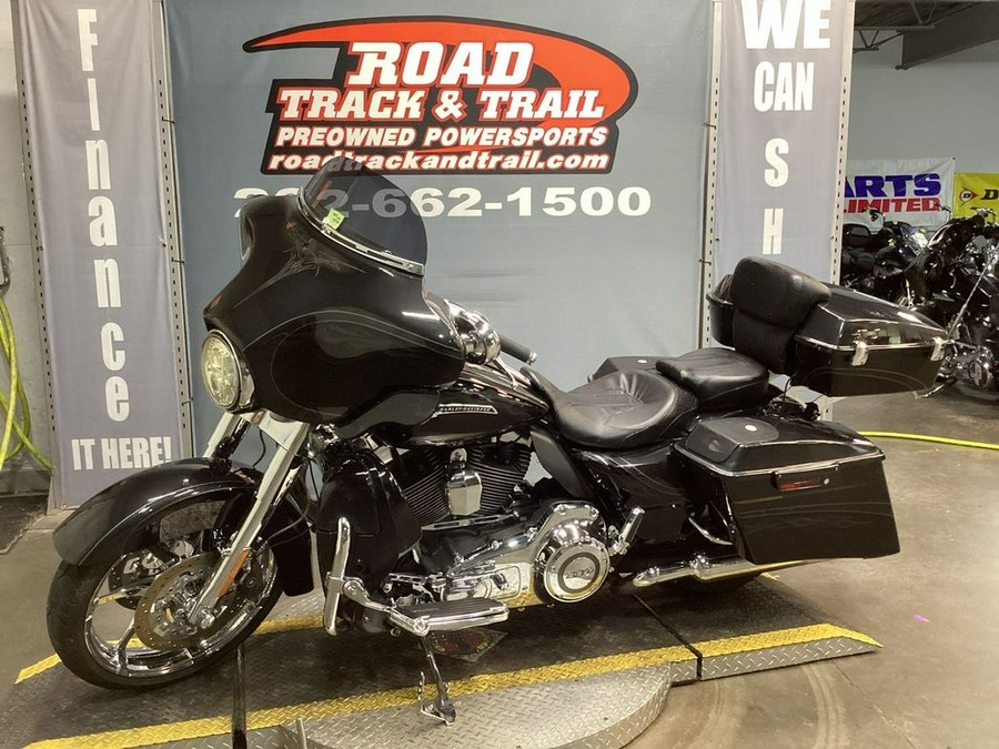 2012 Harley-Davidson® STREET GLIDE CVO