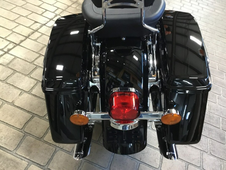 2016 Harley-Davidson® Road King® Vivid Black