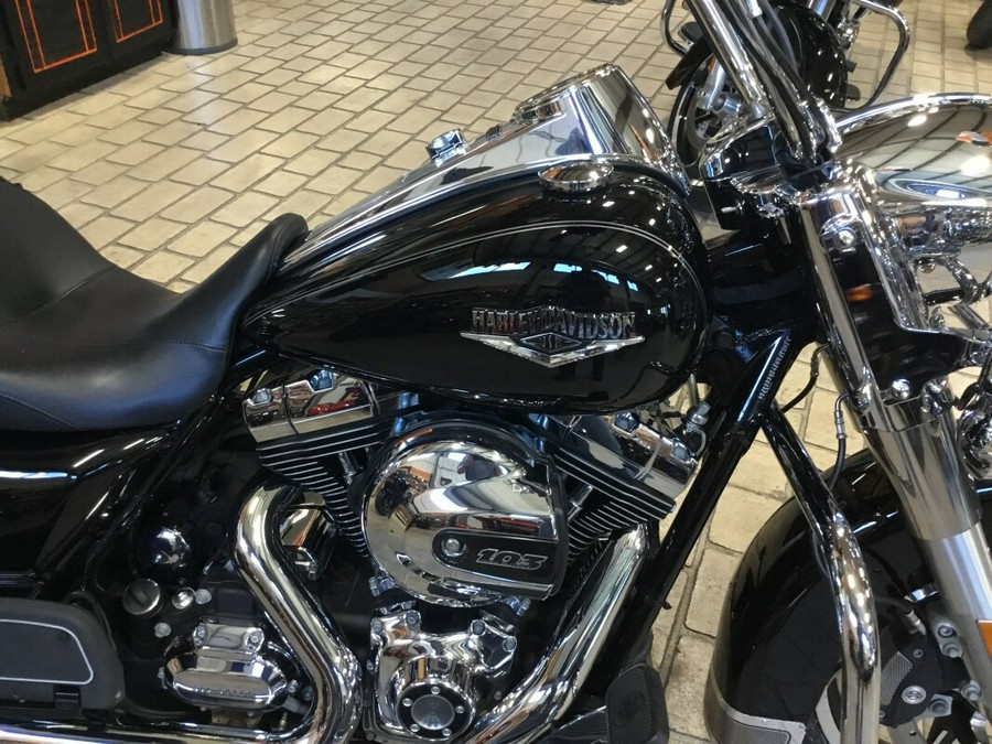 2016 Harley-Davidson® Road King® Vivid Black