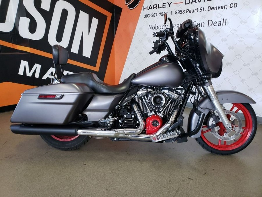 2017 Harley-Davidson® FLHXS - Street Glide® Special