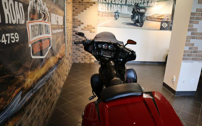 2017 CVO™ Street Glide® (FLHXSE)