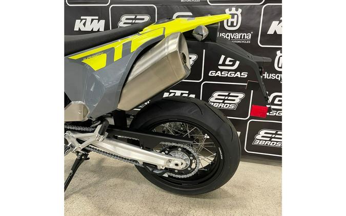 2024 Husqvarna Motorcycles 701 Supermoto