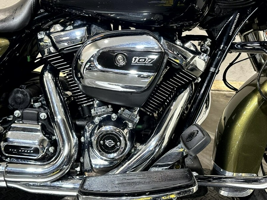 Harley-Davidson® Road King® 2018 OLVGLD/BLKTPST W/PINSTRIPE