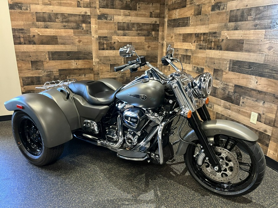 2018 Harley-Davidson® Freewheeler® Industrial Gray Denim FLRT