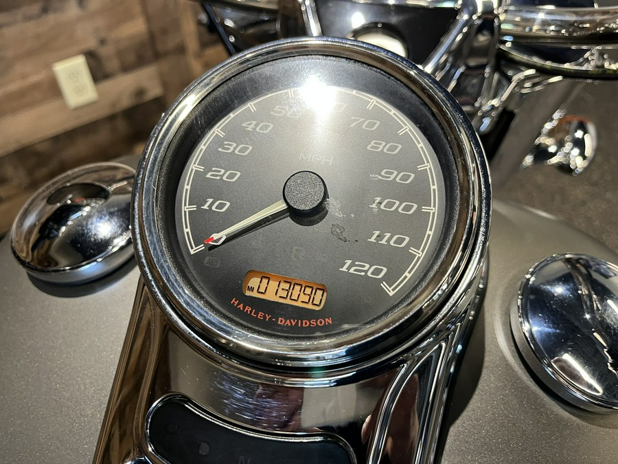 2018 Harley-Davidson® Freewheeler® Industrial Gray Denim FLRT