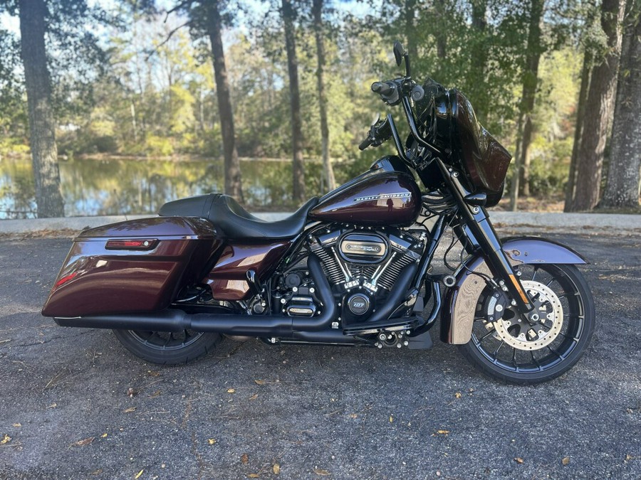FLHXS 2018 Street Glide® Special