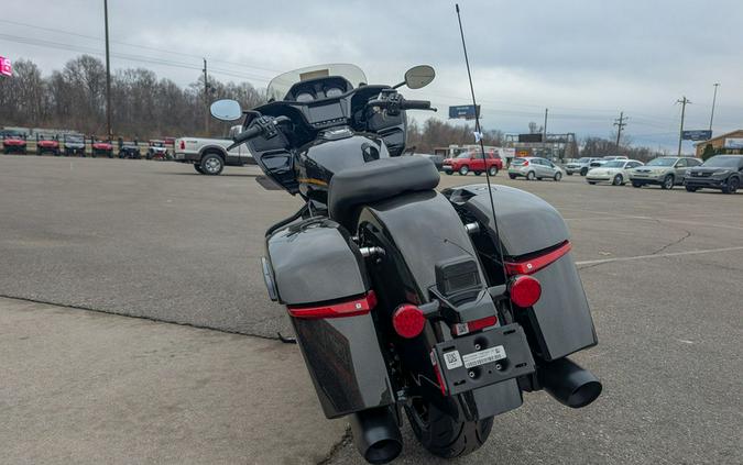 2026 Indian Motorcycle® Challenger® Dark Horse® 112 w/PowerBand Audio Black Crystal w/Black Metalli