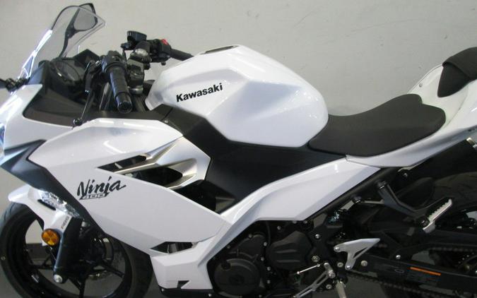 2020 Kawasaki Ninja® 400 ABS Pearl Blizzard White