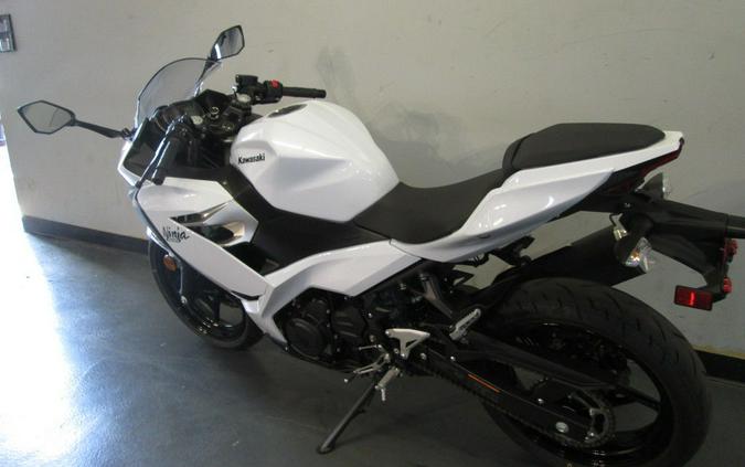 2020 Kawasaki Ninja® 400 ABS Pearl Blizzard White