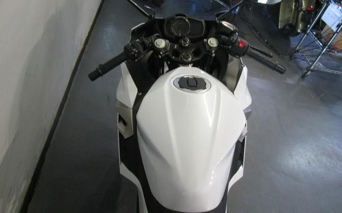 2020 Kawasaki Ninja® 400 ABS Pearl Blizzard White