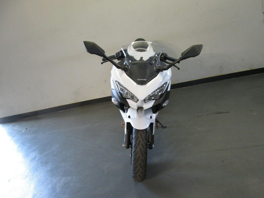 2020 Kawasaki Ninja® 400 ABS Pearl Blizzard White