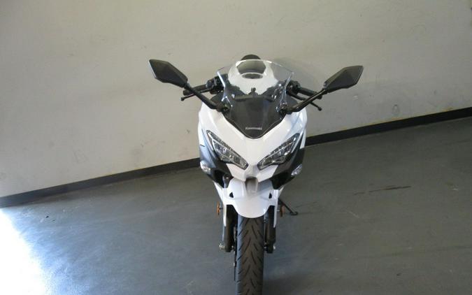 2020 Kawasaki Ninja® 400 ABS Pearl Blizzard White