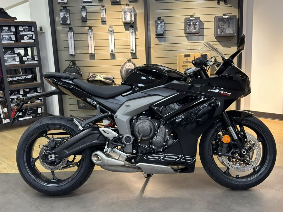 2026 Triumph Daytona 660 Sapphire Black