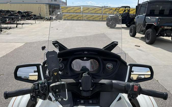 2016 Can-Am® Spyder® RT Limited 6-Speed Semi-Automatic (SE6)