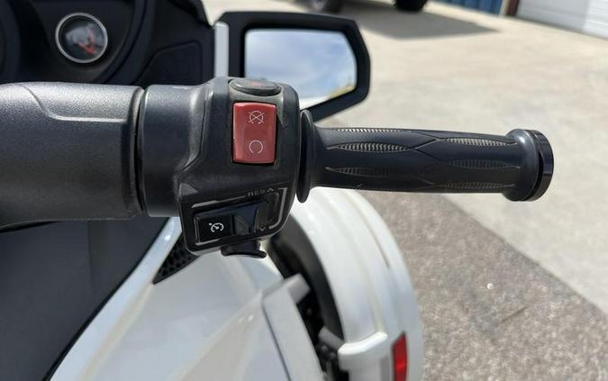 2016 Can-Am® Spyder® RT Limited 6-Speed Semi-Automatic (SE6)