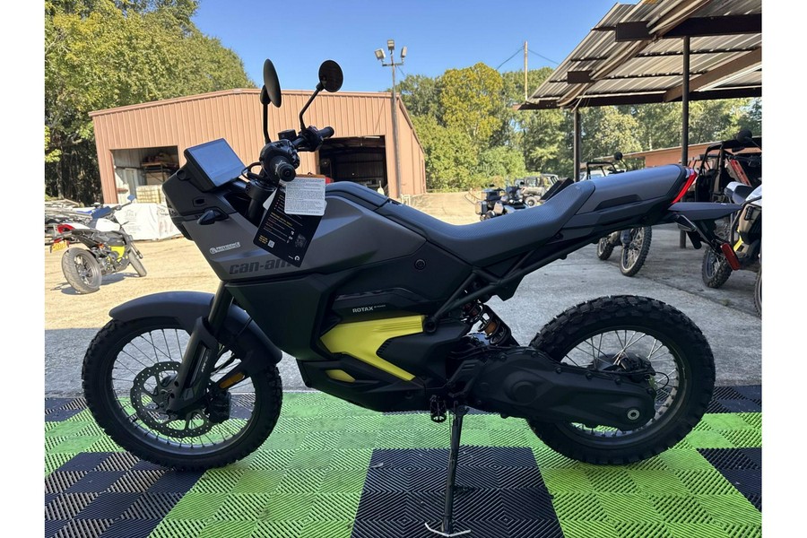 2025 Can-Am Origin Base