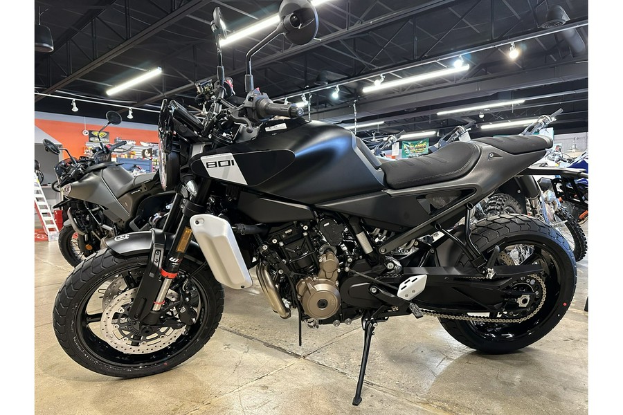 2025 801 Svartpilen - Husqvarna Motorcycles