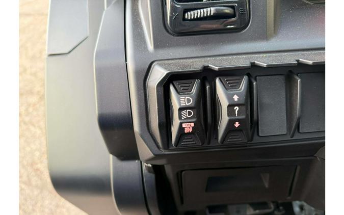 2026 Can-Am SSV DEF XTCAB 65 HD11 BK 26 XT CAB HD11