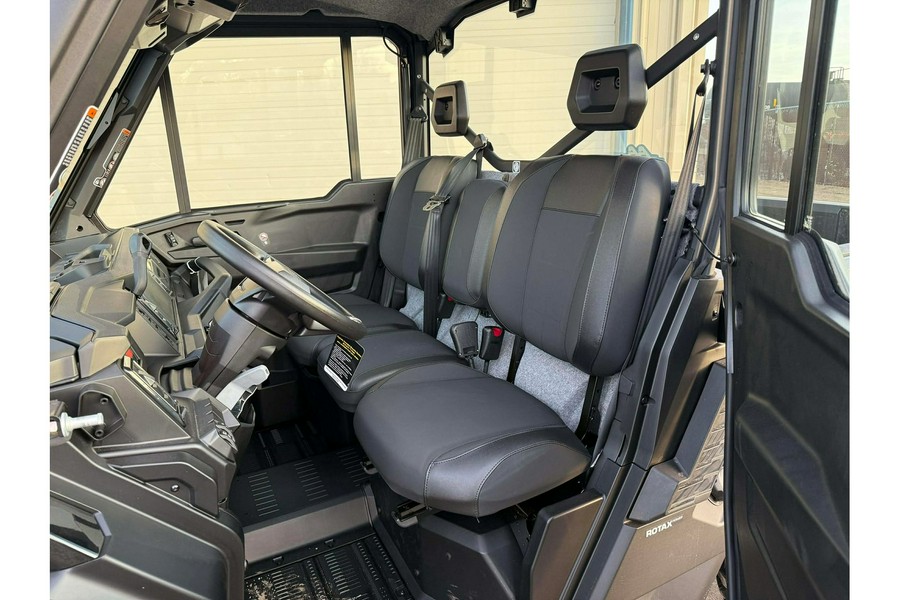 2026 Can-Am SSV DEF XTCAB 65 HD11 BK 26 XT CAB HD11