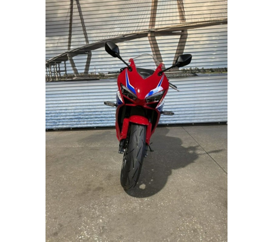 2025 Honda CBR650R E-Clutch