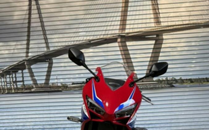 2025 Honda CBR650R E-Clutch